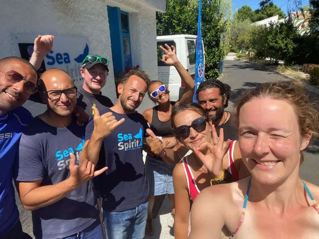 Gruppo di partecipanti al Corso Divemaster PADI con Sea Spirit Diving Academy a Taormina Sicilia.
