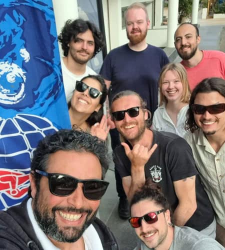 Gruppo Sea Spirit in foto con team di lavoro all'aperto.